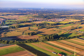 Vue aérienne de Vue du village depuis le sud-ouest à Kuhardt dans le département Rhénanie-Palatinat, Allemagne
