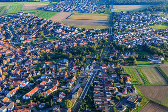 Vue aérienne de Gare du nord à Rheinzabern dans le département Rhénanie-Palatinat, Allemagne