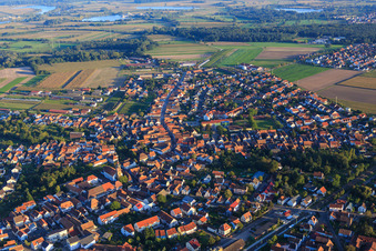 Vue aérienne de Ausserdorf à Rheinzabern dans le département Rhénanie-Palatinat, Allemagne