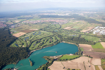Vue aérienne de Club de golf de Lußhardtsee à le quartier Rot in St. Leon-Rot dans le département Bade-Wurtemberg, Allemagne