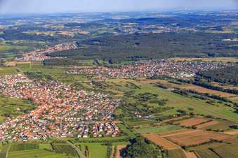 Vue aérienne de Vue de la ville depuis l'ouest à Malsch dans le département Bade-Wurtemberg, Allemagne