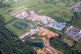 Vue aérienne de Briqueterie et centre logistique de Wienerberger GmbH, Plant Malsch et Creaton Aktiengesellschaft à Malsch dans le département Bade-Wurtemberg, Allemagne