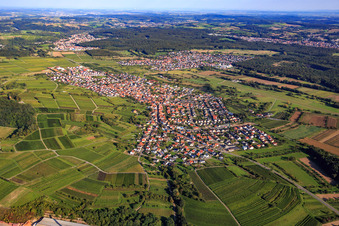 Vue aérienne de Vue de la ville depuis l'ouest à Malsch dans le département Bade-Wurtemberg, Allemagne