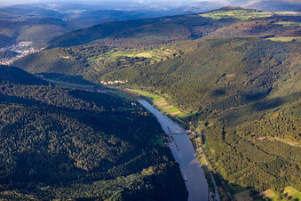 Vue aérienne de Écluse du Neckar à Rockenau à le quartier Lindach in Eberbach dans le département Bade-Wurtemberg, Allemagne