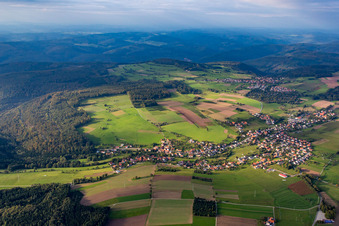 Vue aérienne de Du sud à le quartier Oberdielbach in Waldbrunn dans le département Bade-Wurtemberg, Allemagne