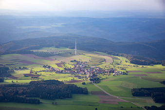 Photographie aérienne de Structure de la tour de télécommunication et tour de télévision Katzenbuckel à le quartier Reisenbach in Mudau dans le département Bade-Wurtemberg, Allemagne