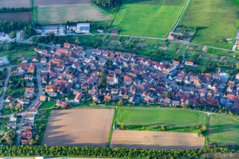 Vue aérienne de Quartier Dertingen in Wertheim dans le département Bade-Wurtemberg, Allemagne