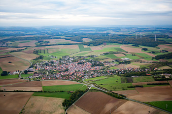 Vue aérienne de Champs agricoles et terres agricoles à Uettingen dans le département Bavière, Allemagne