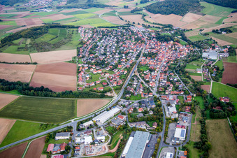 Vue aérienne de Vue sur le village à Uettingen dans le département Bavière, Allemagne