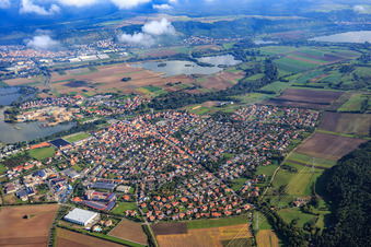 Vue aérienne de Vue de la ville sur l'Old Main depuis le sud-ouest à Sand am Main dans le département Bavière, Allemagne