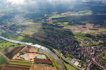 Vue aérienne de Les rives du Main à le quartier Trunstadt in Viereth-Trunstadt dans le département Bavière, Allemagne