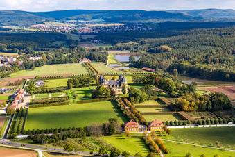 Vue aérienne de Parc et palais de Seehof à Memmelsdorf dans le département Bavière, Allemagne