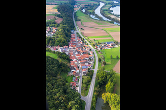 Vue aérienne de Place sur la Main à le quartier Roßstadt in Eltmann dans le département Bavière, Allemagne