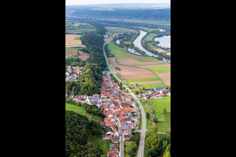 Vue aérienne de Vue sur le village à le quartier Roßstadt in Eltmann dans le département Bavière, Allemagne