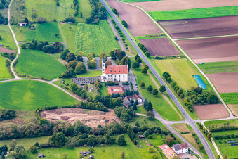 Vue aérienne de Église de pèlerinage de Marie Limbach à le quartier Limbach in Eltmann dans le département Bavière, Allemagne