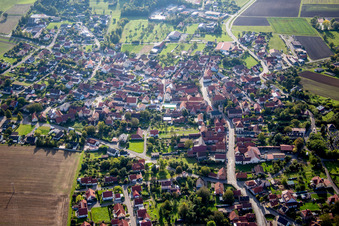 Vue aérienne de Vue de la ville à le quartier Westheim in Knetzgau dans le département Bavière, Allemagne