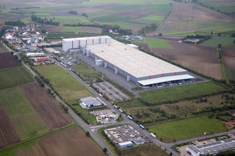 Vue aérienne de Zone industrielle et implantation d'entreprises Am Rödertor à Donnersdorf dans le département Bavière, Allemagne