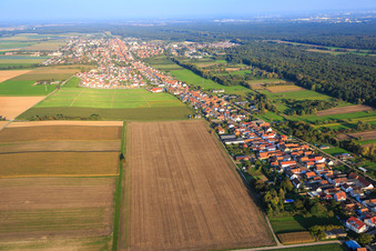 Vue aérienne de La Saarstrasse vue de l'ouest à Kandel dans le département Rhénanie-Palatinat, Allemagne