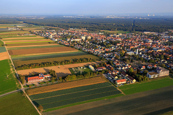 Photographie aérienne de Landauer Straße avec les pompiers volontaires Kandel et Willi-Hussong-Haus à Kandel dans le département Rhénanie-Palatinat, Allemagne