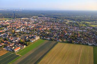 Photographie aérienne de Guttenbergstraße avec la maison Willi Hussong à Kandel dans le département Rhénanie-Palatinat, Allemagne