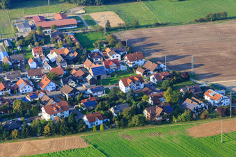 Vue aérienne de Römerstr à le quartier Minderslachen in Kandel dans le département Rhénanie-Palatinat, Allemagne