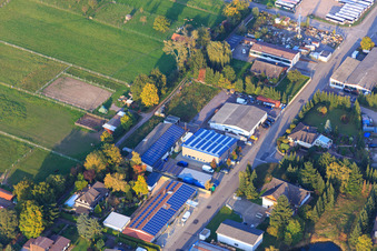 Vue aérienne de Zone industrielle de Kleinwald avec bx-pack GmbH et l'atelier de réparation automobile Stefan Roeller à Herxheim bei Landau dans le département Rhénanie-Palatinat, Allemagne