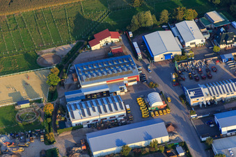 Vue aérienne de Zone industrielle Am Gäxwald avec centre équestre Müller, REGAB GmbH Tiefbau à Herxheim bei Landau dans le département Rhénanie-Palatinat, Allemagne