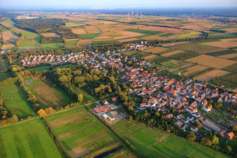 Photographie aérienne de Vue du village depuis le nord-ouest à Billigheim-Ingenheim dans le département Rhénanie-Palatinat, Allemagne
