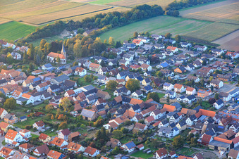 Vue aérienne de Kirchstr à Freckenfeld dans le département Rhénanie-Palatinat, Allemagne