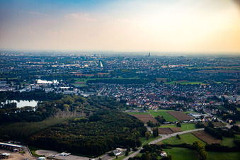 Vue aérienne de Strasbourg vue du nord à Hœnheim dans le département Bas Rhin, France