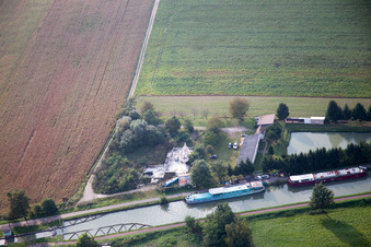 Vue aérienne de Vendenheim, Eckwersheim, canal de Marne au Rhin à Eckwersheim dans le département Bas Rhin, France