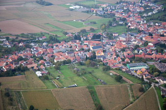Vue aérienne de Weitbruch dans le département Bas Rhin, France