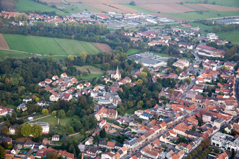 Vue d'oiseau de Bischwiller dans le département Bas Rhin, France