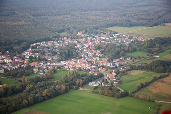 Vue aérienne de Schirrhein dans le département Bas Rhin, France