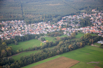 Vue aérienne de Schirrhein dans le département Bas Rhin, France