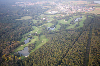 Vue aérienne de Terrain de golf à Soufflenheim dans le département Bas Rhin, France