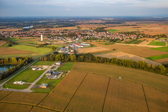 Vue aérienne de Du sud-ouest à Rœschwoog dans le département Bas Rhin, France