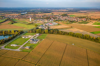 Vue aérienne de Du sud-ouest à Rœschwoog dans le département Bas Rhin, France