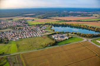 Vue aérienne de Du sud-est à Rountzenheim dans le département Bas Rhin, France