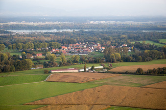 Vue aérienne de Fort-Louis dans le département Bas Rhin, France