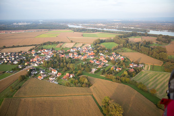 Vue oblique de Neuhaeusel dans le département Bas Rhin, France