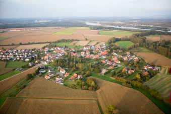 Neuhaeusel dans le département Bas Rhin, France d'en haut