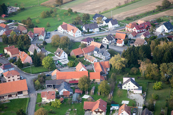 Vue d'oiseau de Neuhaeusel dans le département Bas Rhin, France