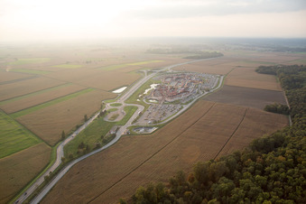 Vue oblique de Centre de marques de style à Roppenheim dans le département Bas Rhin, France