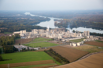 Vue aérienne de Industrie à Beinheim dans le département Bas Rhin, France
