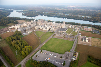 Vue oblique de Industrie à Beinheim dans le département Bas Rhin, France