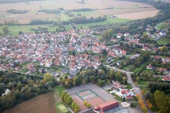 Beinheim dans le département Bas Rhin, France vu d'un drone