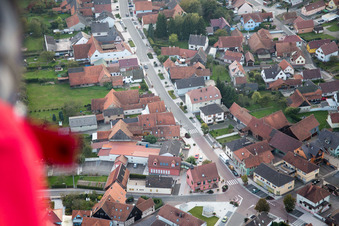 Beinheim dans le département Bas Rhin, France du point de vue du drone