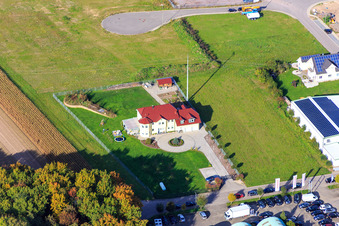 Vue aérienne de Villa dans la zone commerciale Im Gereut à Hatzenbühl dans le département Rhénanie-Palatinat, Allemagne