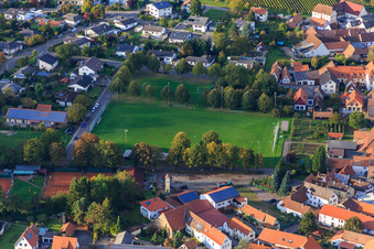Vue aérienne de Terrain de football du SV RW Mörzheim à le quartier Mörzheim in Landau in der Pfalz dans le département Rhénanie-Palatinat, Allemagne